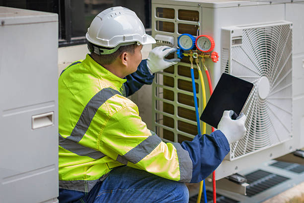 Professional Ac Installation technician working in Saint Hedwig, TX